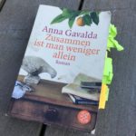 Eine ungewöhnliche Wohngemeinschaft – Zusammen ist man weniger allein by Anna Gavalda