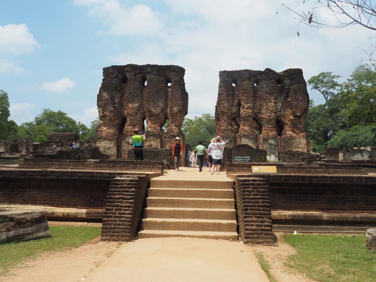 Fahrradtour durch antike Ruinen: Polonnaruwa