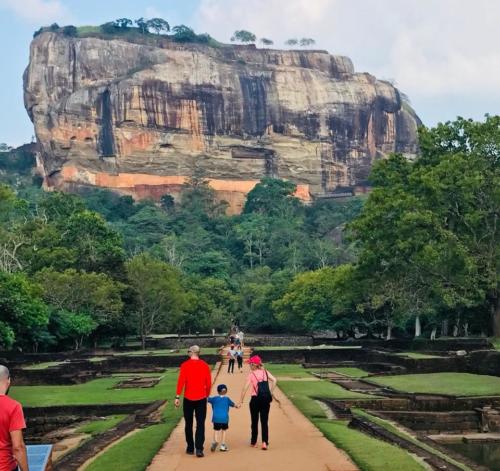Besteigung des Sigiriya Löwenfelsen
